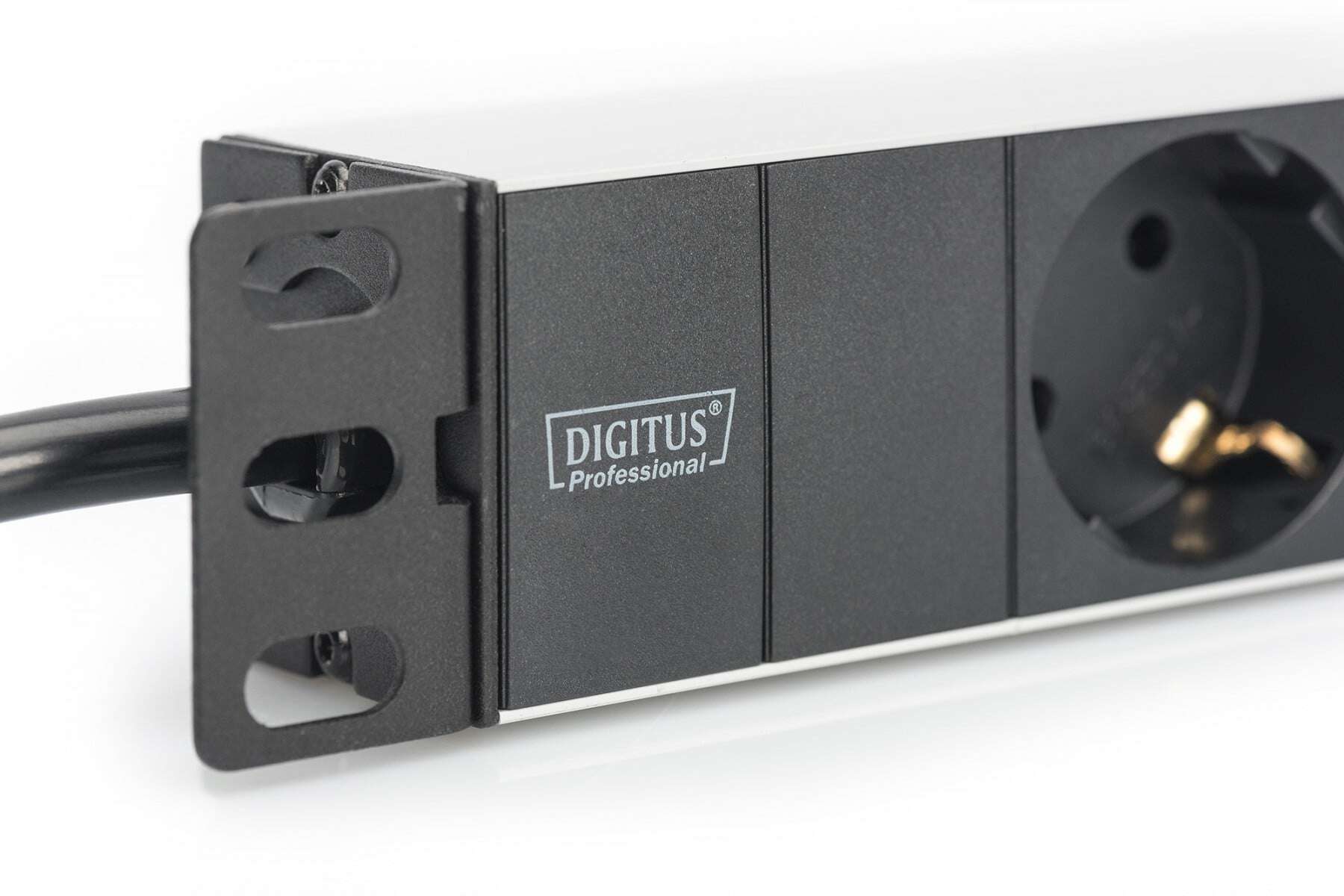 DIGITUS Steckerleiste 1HE, 3fach Schalter Alu 2m Zuleitung (DN-95411) thumbnail