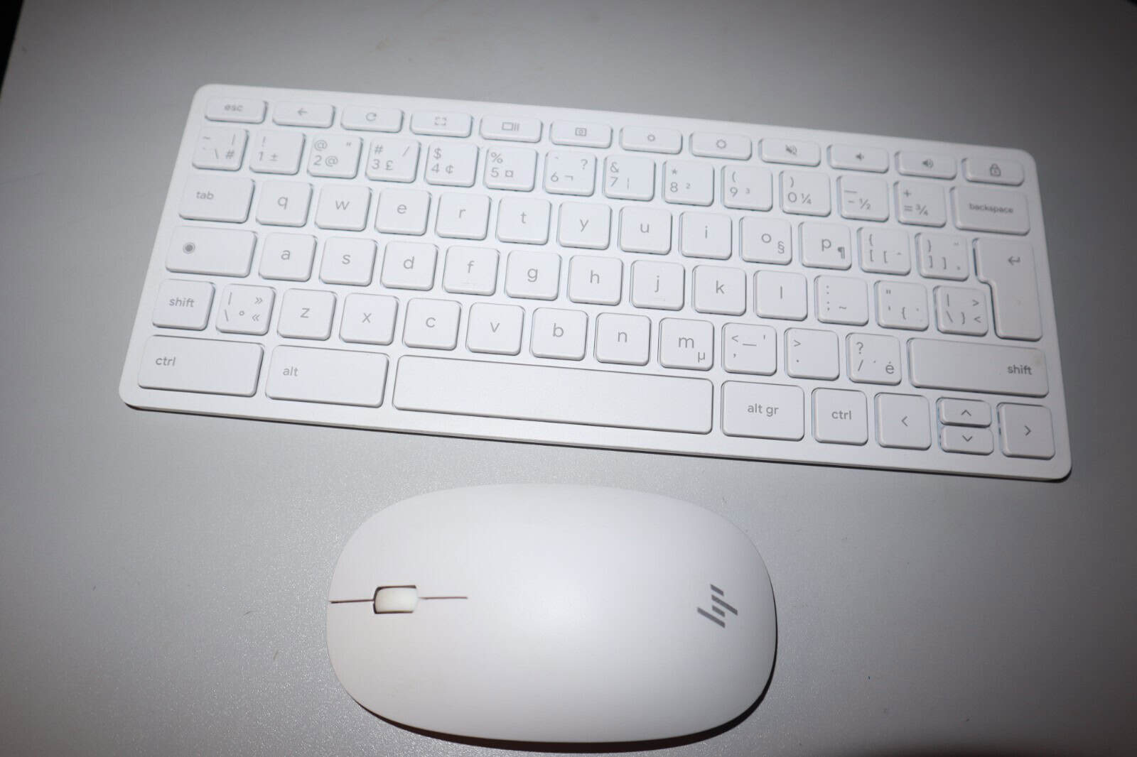 HP SPS-HP 910 White BT Mouse (M73435-001) thumbnail
