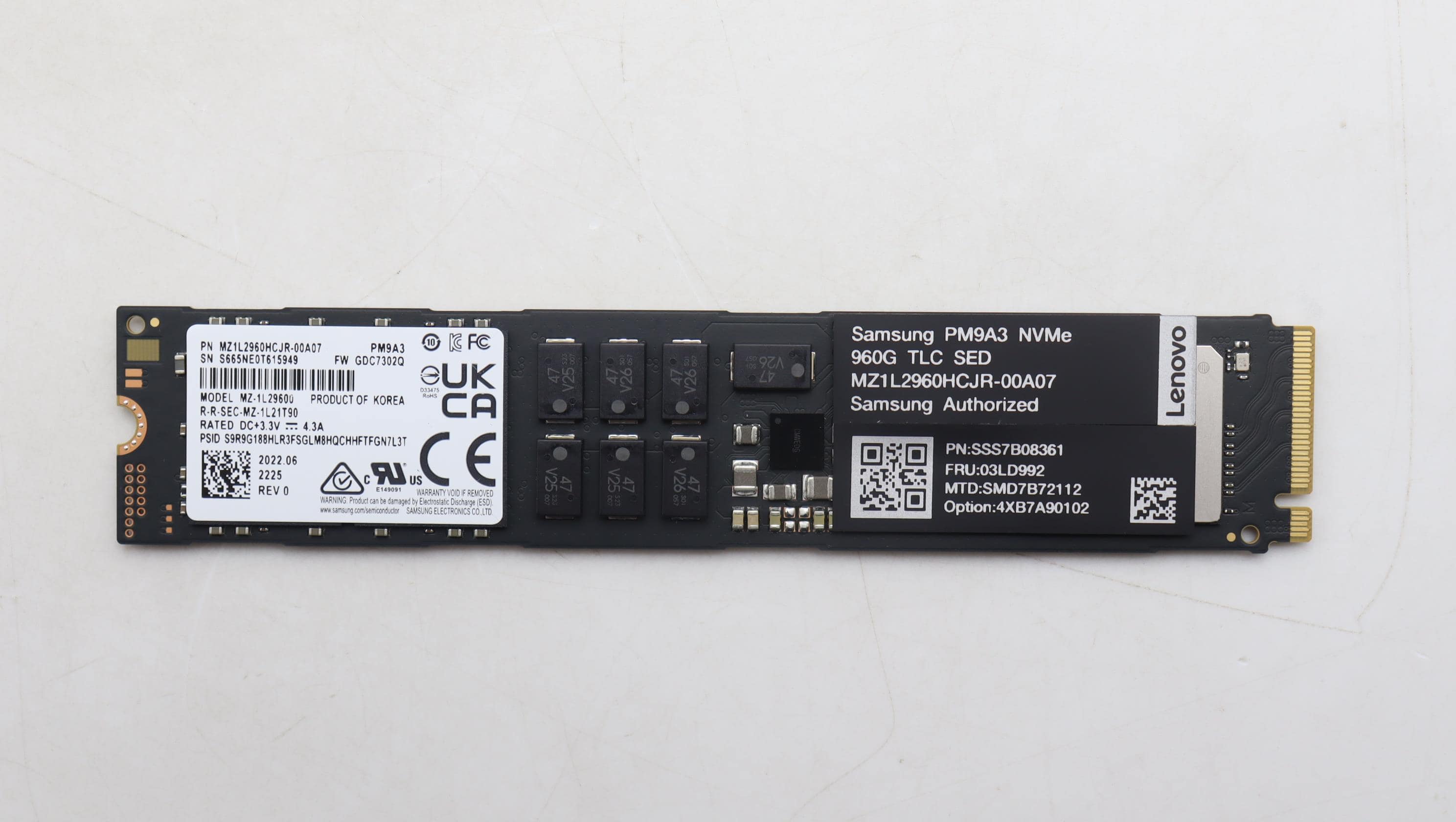 Lenovo ThinkSystem M.2 PM9A3 960GB Read Intensive NVMe PCIe 4.0 x4 NHS SSD (03LD992) thumbnail