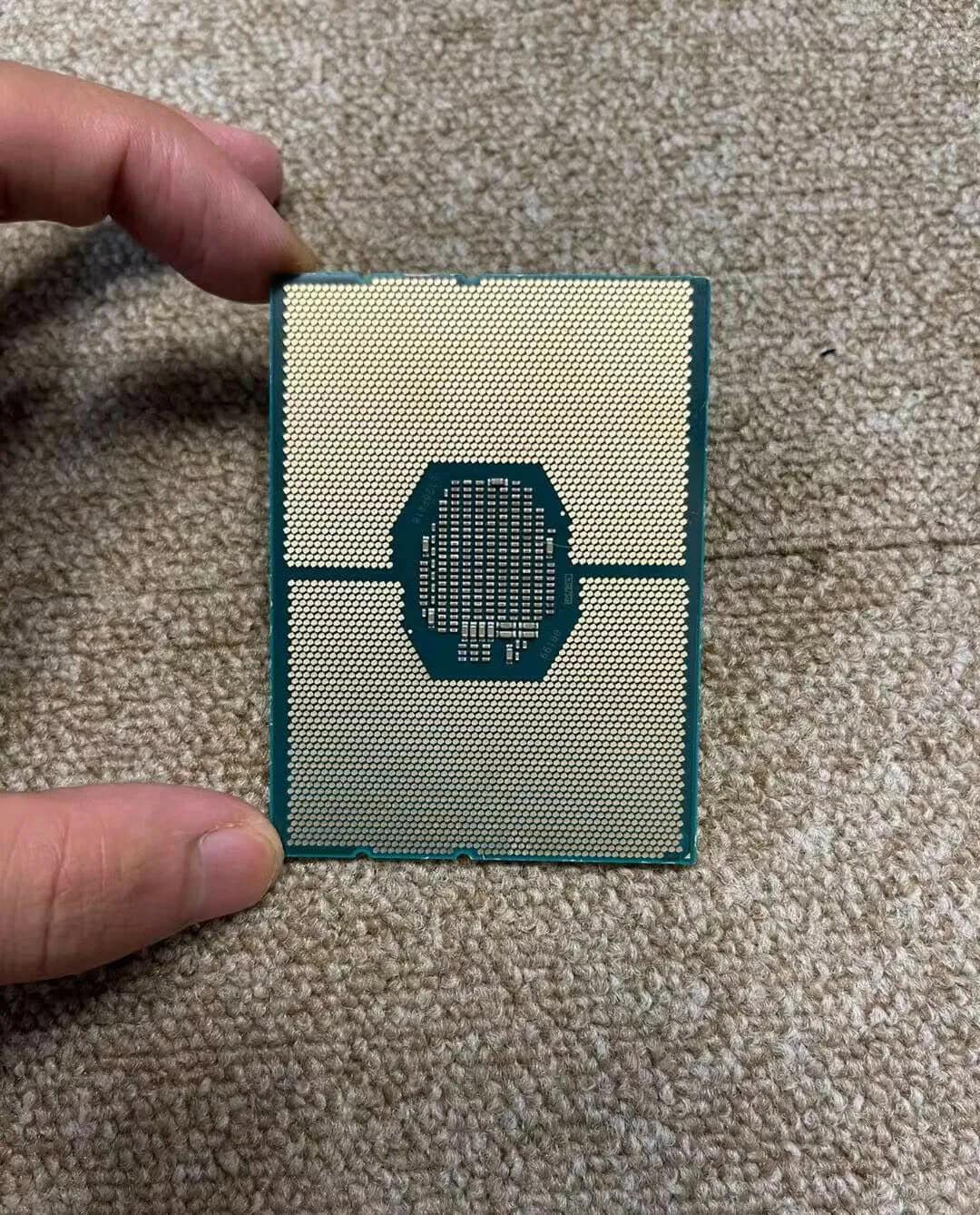 Intel S3647 XEON SILVER 4214R TRAY 12x2,4 100W (CD8069504343701) thumbnail