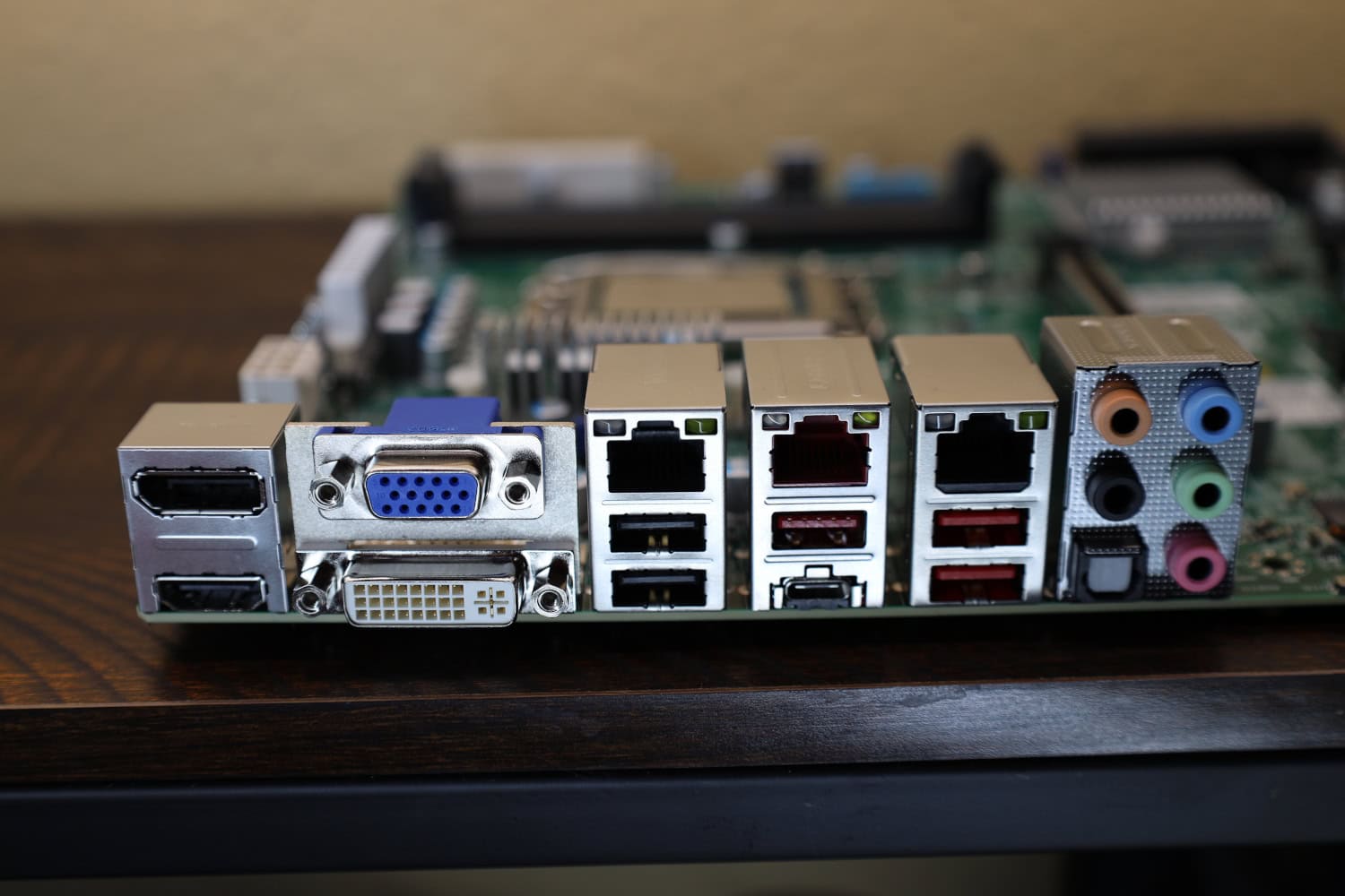 Super Micro SUPERMICRO X13SAE-F - Motherboard - ATX - LGA1700-Sockel - W680 Chipsatz - USB 3,2 Gen 1, USB 3,2 Gen 2, USB-C Gen 2 (MBD-X13SAE-F-B) thumbnail