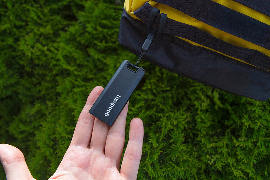 Goodram SSDR-GMRE-01T-K0 externe solide-state drive 1 TB 3.2 Gen 2 (3.1 Gen 2) Zwart (SSDR-GMRE-01T-K0) thumbnail