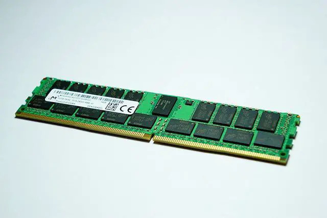 Micron - DDR4 - modul - 32 GB - DIMM 288-pin - 3200 MHz / PC4-25600 - CL22 - 1.2 V - regis (MTA36ASF4G72PZ-3G2R1T) thumbnail
