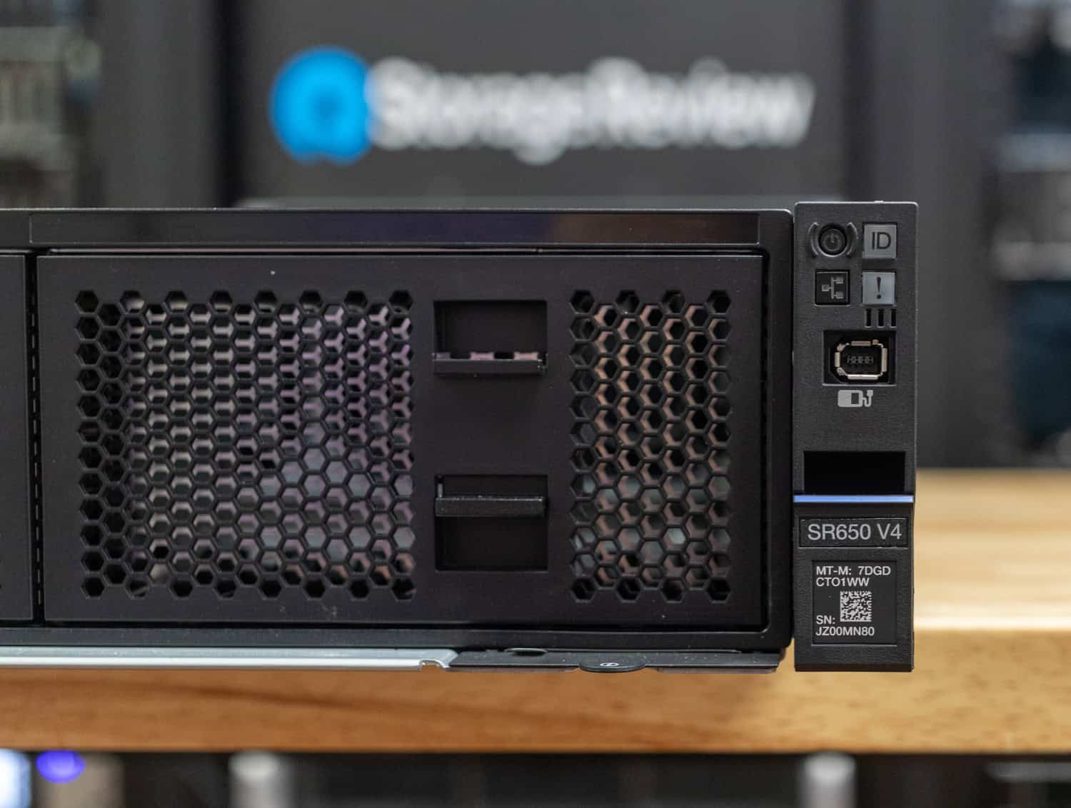 Lenovo ThinkSystem SR650 V4 6515Px2 64GBx8 (7DGDT55U00) thumbnail