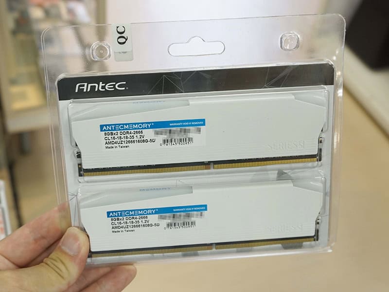 Antec DDR4  8GB PC 2666 CL16 Antec 5-Series Black HeatSink RGB retail (AMD4UZ126661608G-5DS) thumbnail