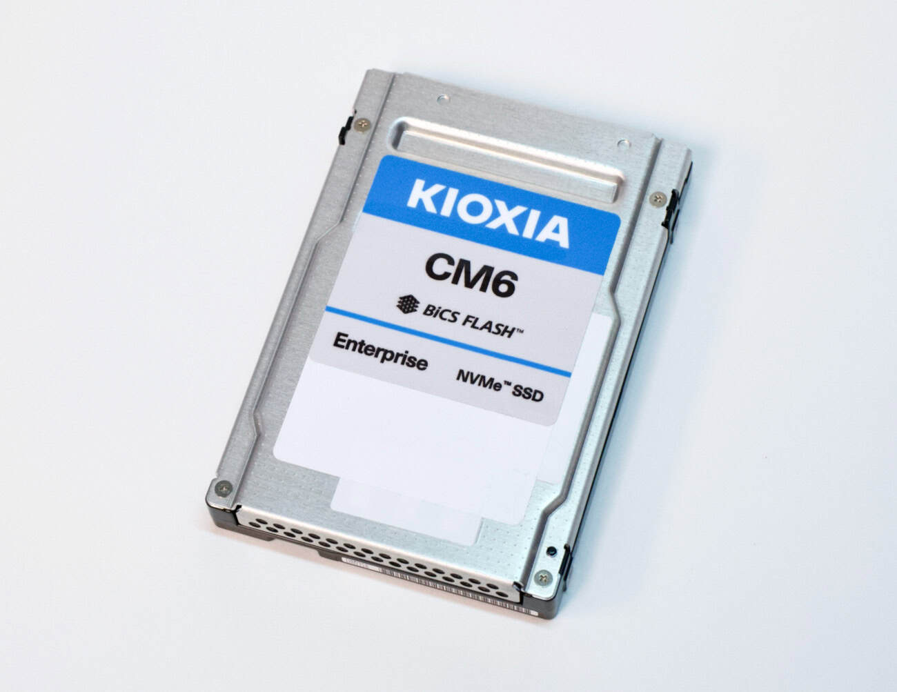 Kioxia CM6 KCM61RUL960G 960GB PCIe Gen 4.0 x4 8GB/s 2.5 Read Intensive Solid State Drive (KCM61RUL960G) thumbnail