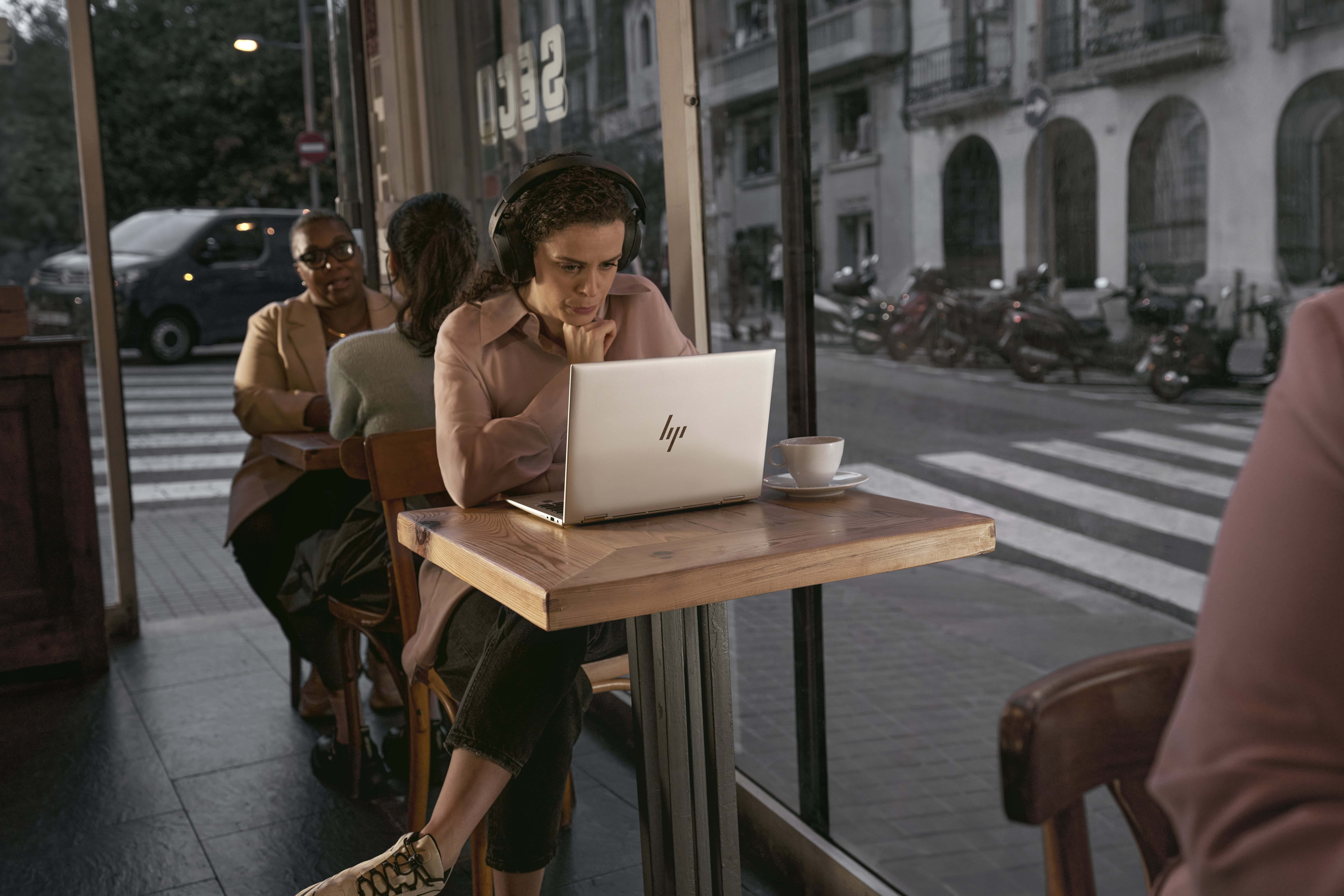 HP EB6G1ah14 R5-220 14 16GB/512 PC NL AMD Ryzen™ 5 Laptop 35,6 cm (14") WUXGA DDR5-SDRAM 512 GB SSD Wi-Fi 7 (802.11be) Windows 11 Pro AI PC (A37PXET#ABH) thumbnail