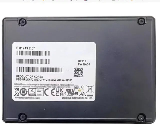 Samsung SSD BM1743 - 30.72 TB - 2.5 - PCIe 5.0 x4 NVMe - BULK (MZWMO30THCLF-00AW7) thumbnail
