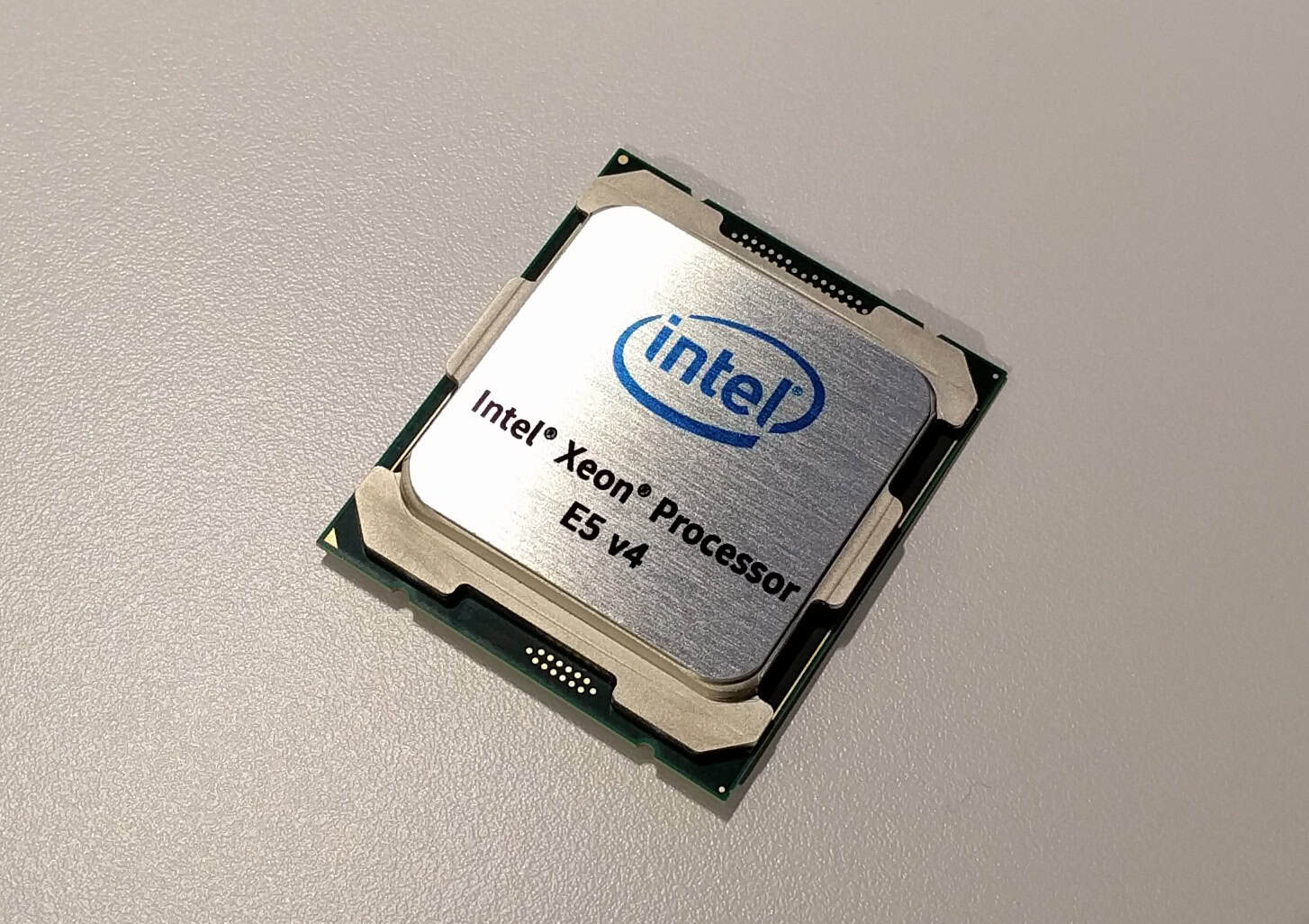 HP CPU E5-2695V4, 2.1GHZ, 18 CORES, 120W (P0003546-001) thumbnail