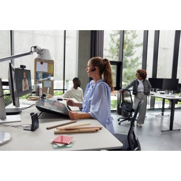 HP Poly Savi 8445-M Office DECT 1880-1900 MHz USB-C Headset +Deluxe Charger HS-C (C9EN8AA#ABB) thumbnail
