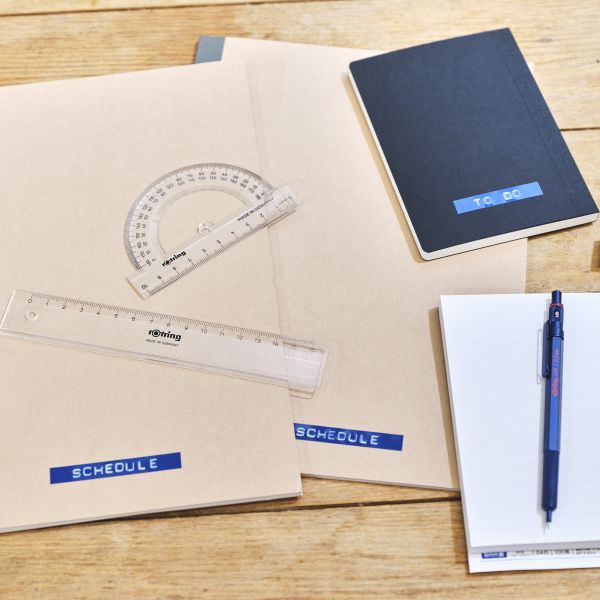 DYMO Omega labelmaker voor reliëfdruk | Kleine Lettertang met draaiklikwiel en ergonomisch ontwerp | Voor thuis, doe-het-zelven en knutselen (£/€, Ä, Ö & Ü) (S0717930)