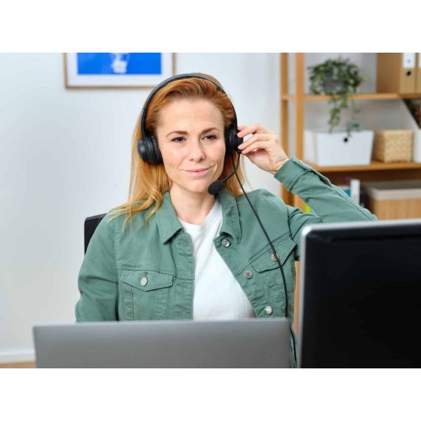 Trust Ayda Headset - 3,5 mm headset voor kantoor en calls – Opklapbare microfoon – Volumeregeling in kabel – Zwart (25087)