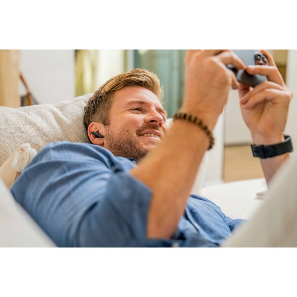 POLY Voyager Free 60 UC M Carbon Black Earbuds + BT700 USB-C-adapter + oplaadcase basis (7Y8L8AA)