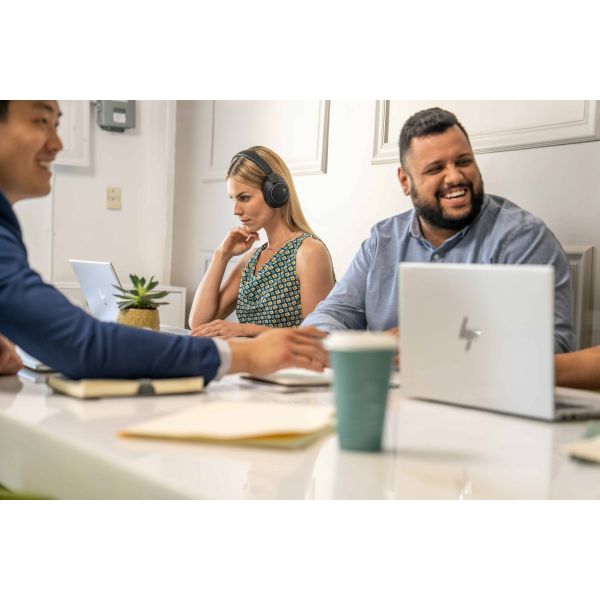 POLY Voyager Surround 80 UC Microsoft Teams Certified USB-C Headset + USB-C/A-adapter (8H2G3AA)