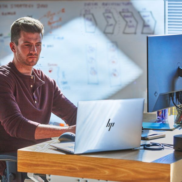 HP ZBook Studio G10 Intel® Core™ i7 i7-13800H Mobiel werkstation 40,6 cm (16") WUXGA 32 GB DDR5-SDRAM 1 TB SSD NVIDIA GeForce RTX 4080 Wi-Fi 6E (802.11ax) Windows 11 Pro Grijs (98J70ET#ABH)