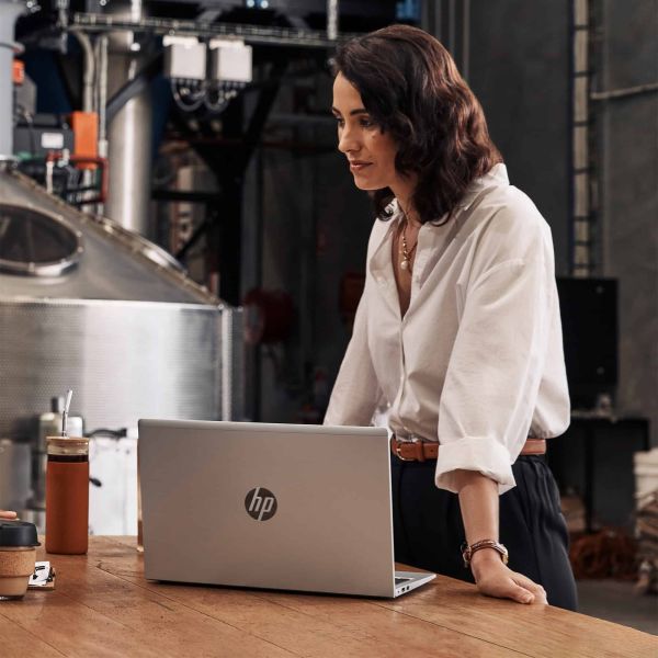 HP ProBook 450 15.6 G9 Laptop 39,6 cm (15.6") Full HD Intel® Core™ i5 i5-1235U 16 GB DDR4-SDRAM 512 GB SSD Wi-Fi 6 (802.11ax) Windows 11 Pro Zilver (9M3W5AT#ABH)
