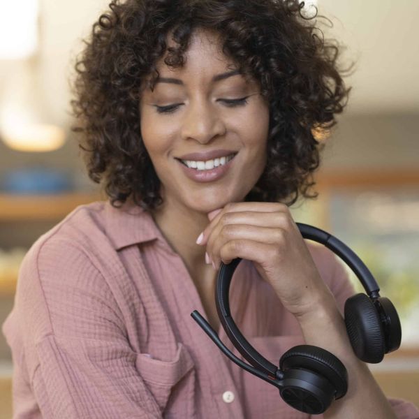 Poly Voyager 4320 USB-C Headset + BT700 dongle + oplaadstatief (77Z31AA)