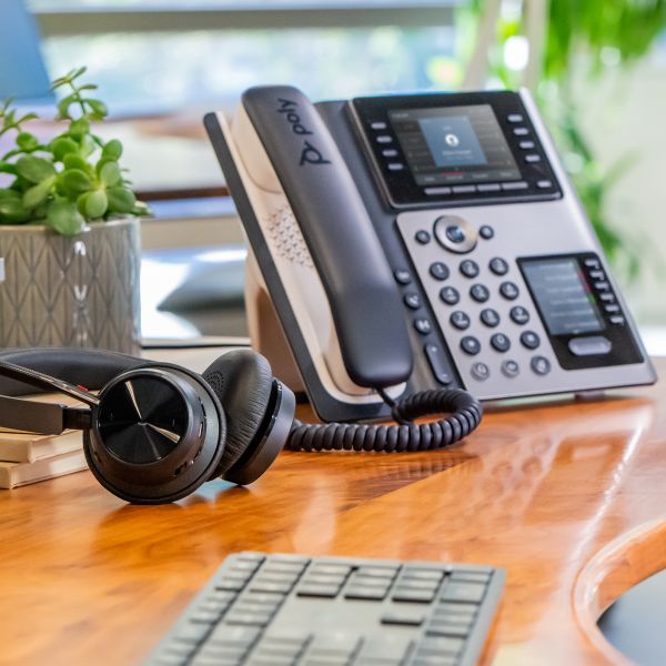 HP Poly Edge E450 IP-telefoon met PoE-ondersteuning