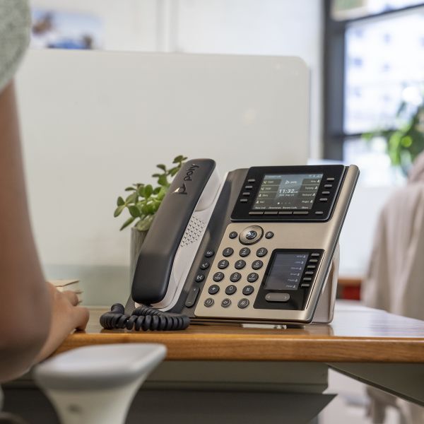 HP Poly Edge E400 IP-telefoon met PoE-ondersteuning (82M93AA)