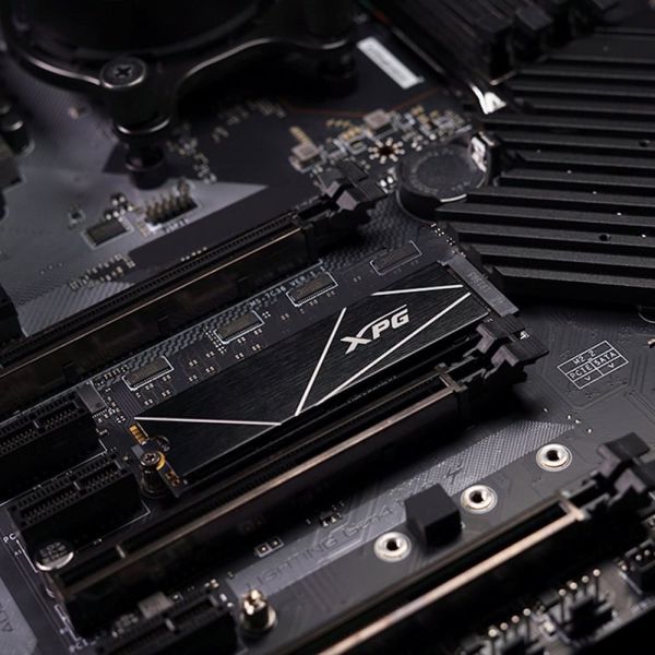 XPG AGAMMIXS70B-8000G-CS internal solid state drive 8 TB M.2 PCI Express 4.0 NVMe 3D NAND (AGAMMIXS70B-8000G-CS)