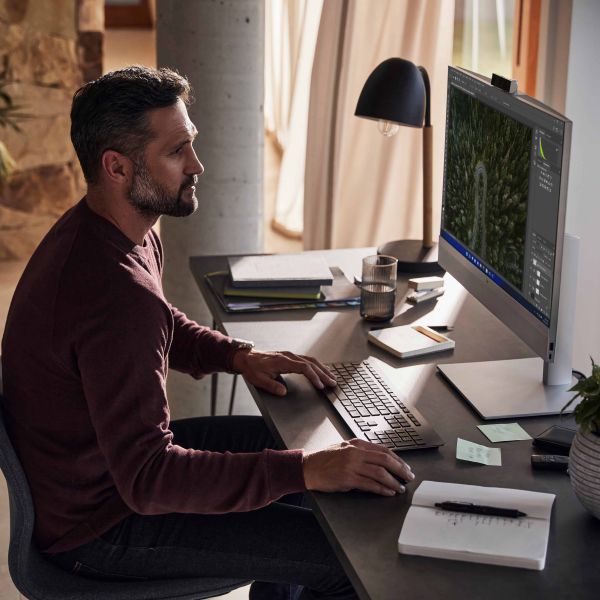 HP EliteOne 870 G9 Intel® Core™ i5 i5-14500 68,6 cm (27") 2560 x 1440 Pixels Touchscreen Alles-in-één-pc 16 GB DDR5-SDRAM 512 GB SSD Windows 11 Pro Wi-Fi 6E (802.11ax) Zilver (99A84ET#ABH)