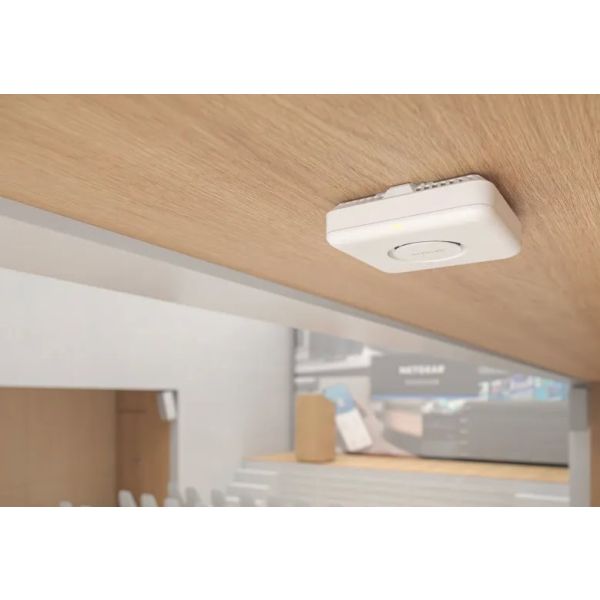 NETGEAR WBE710 Wit Power over Ethernet (PoE) (WBE710-100EUS)