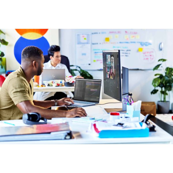 HP ZBook Studio 16 G11 Intel Core Ultra 9 185H Mobiel werkstation 40,6 cm (16") WQUXGA 64 GB DDR5-SDRAM 2 TB SSD NVIDIA RTX 3000 Ada Wi-Fi 7 (802.11be) Windows 11 Pro AI Workstation, AI PC Zilver (98L06ET#ABH)