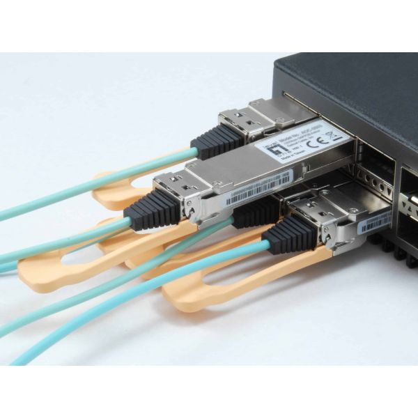 LevelOne AOC-0502 netwerk transceiver module Vezel-optiek 103100 Mbit/s QSFP28 850 nm (AOC-0502)