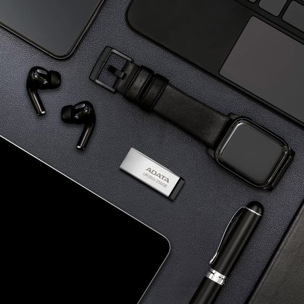 ADATA UR350 USB flash drive 256 GB USB Type-A 3.2 Gen 1 (3.1 Gen 1) Zwart, Zilver (UR350-256G-RSR/BK)