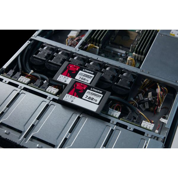 Kingston Technology 7680G DC600ME (gemengd gebruik) 2,5 inch Enterprise SATA SSD (SEDC600ME/7680G)