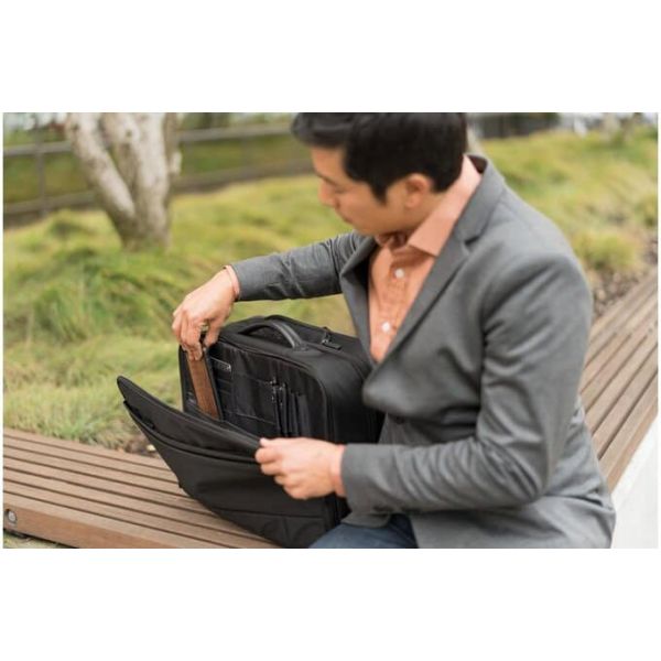 Kensington Contour™ 2.0 Business Laptop Roller — 17” (K60385WW)