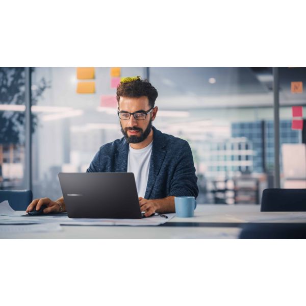ASUS ExpertBook B3 B3405CCA-LY0758X Intel Core Ultra 5 225H Laptop 35,6 cm (14") WUXGA 16 GB DDR5-SDRAM 512 GB SSD Wi-Fi 6E (802.11ax) Windows 11 Pro US International Zwart, Grijs (90NX08L1-M00V00)