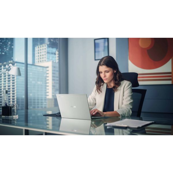 ASUS Chromebook Plus Enterprise CX54 CB5403CMA-QM0547-PO Intel Core Ultra 7 155U 35,6 cm (14") Touchscreen WQXGA 16 GB LPDDR5x-SDRAM 256 GB SSD Wi-Fi 6E (802.11ax) ChromeOS Portugees Zilver (90NX0791-M00MA0)