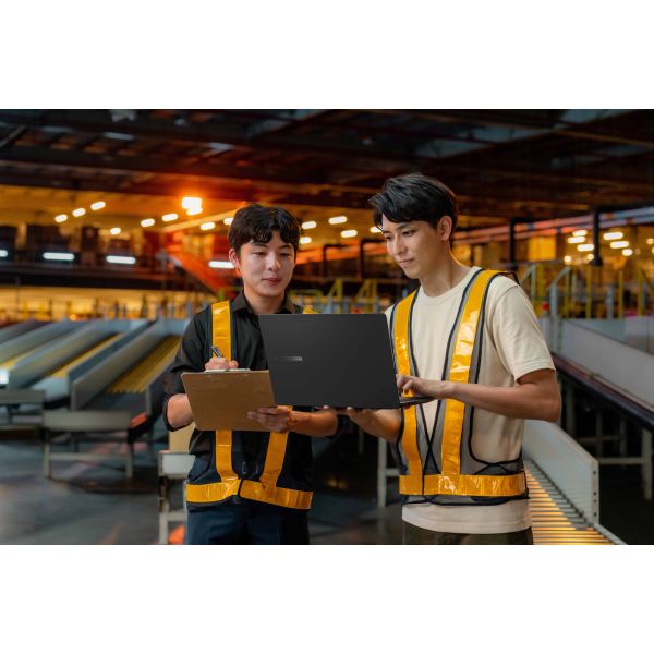 ASUS ExpertBook B5 B5405CVA-LY0418X Intel® Core™ i7 i7-1370P Laptop 35,6 cm (14") WUXGA 16 GB DDR5-SDRAM 512 GB SSD Wi-Fi 6E (802.11ax) Windows 11 Pro US International Zwart (90NX08G1-M00FK0)