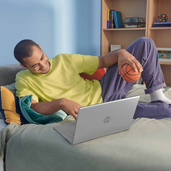 HP 17-cn2235nd Intel® Core™ i3 i3-1215U Laptop 43,9 cm (17.3") Full HD 8 GB DDR4-SDRAM 512 GB SSD Wi-Fi 5 (802.11ac) Windows 11 Home Zilver (94C87EA#ABH)
