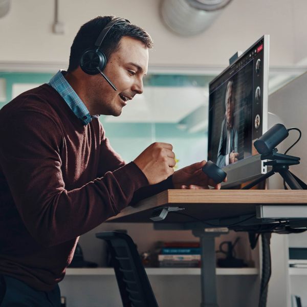 Poly Voyager Focus 2 Microsoft Teams Certified USB-C-C Headset +USB-C/A Adapter +Charging Stand (9T9J6AA)