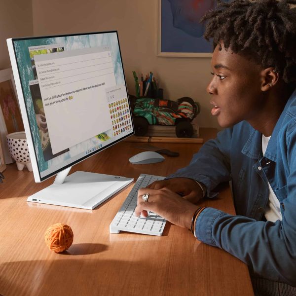 HP 24 -ck0120nd AMD Ryzen™ 3 3250U 60,5 cm (23.8") 1920 x 1080 Pixels Alles-in-één-pc 8 GB DDR4-SDRAM 256 GB SSD Windows 11 Home Wi-Fi 6 (802.11ax) Wit (666M6EA#ABH)