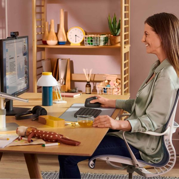 Logitech Lift muis Rechtshandig RF-draadloos + Bluetooth Optisch 4000 DPI (910-006473)