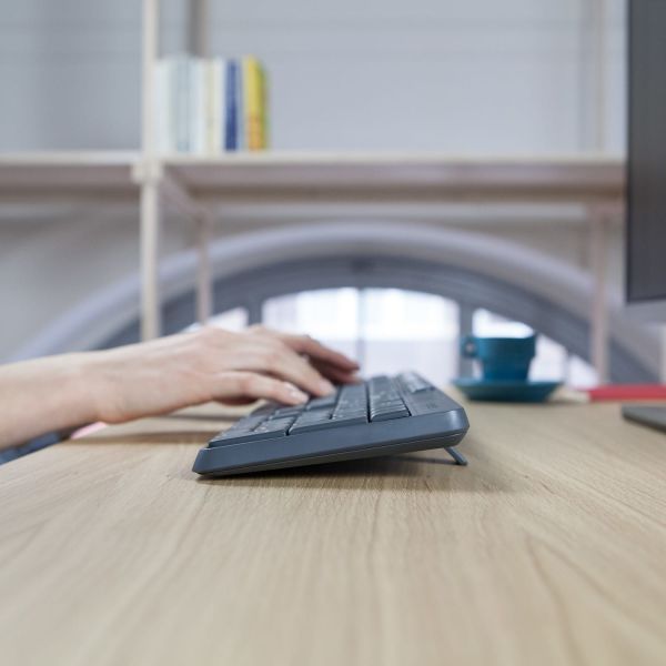 Logitech MK235 Wireless Keyboard and Mouse Combo Normaal formaat. Duurzaam. Eenvoudig. (920-007911)