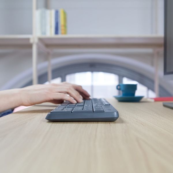Logitech MK235 Wireless Keyboard and Mouse Combo Normaal formaat. Duurzaam. Eenvoudig. (920-007911)