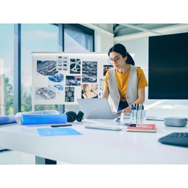 HP ZBook 8 G1i Wolf Pro Security Edition Intel Core Ultra 7 255H Mobiel werkstation 35,6 cm (14") Touchscreen WUXGA 32 GB DDR5-SDRAM 1 TB SSD NVIDIA RTX 500 Ada Wi-Fi 7 (802.11be) Windows 11 Pro AI Workstation, AI PC Zilver (CA2Y6ET#ABH)