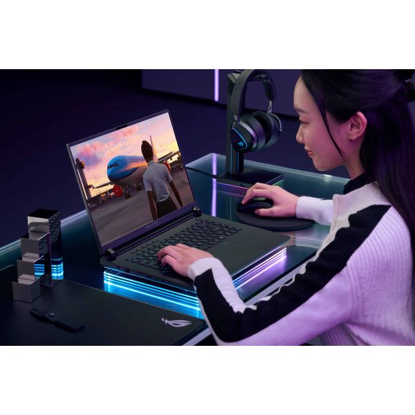 ASUS ROG Strix SCAR 16 G635LX-S5108W Copilot+ PC Intel Core Ultra 9 275HX Laptop 40,6 cm (16") WQXGA 32 GB DDR5-SDRAM 2 TB SSD NVIDIA GeForce RTX 5090 Wi-Fi 7 (802.11be) Windows 11 Home Nederlands Zwart (90NR0L81-M004W0)  ASUS ROG Strix SCAR 16 G635LX-S5108W Copilot+ PC Intel Core Ultra 9 275HX Laptop 40,6 cm (16") WQXGA 32 GB DDR5-SDRAM 2 TB SSD NVIDIA GeForce RTX 5090 Wi-Fi 7 (802.11be) Windows 11 Home Nederlands Zwart (90NR0L81-M004W0)