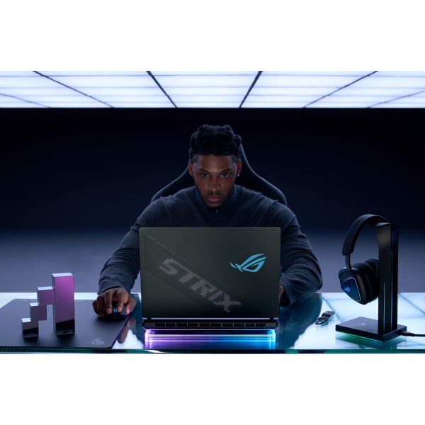 ASUS ROG Strix SCAR 18 G835LX-S9128W Copilot+ PC Intel Core Ultra 9 275HX Laptop 45,7 cm (18") 2.5K 32 GB DDR5-SDRAM 2 TB SSD NVIDIA GeForce RTX 5090 Wi-Fi 7 (802.11be) Windows 11 Home Nederlands Zwart (90NR0LF1-M005W0)  ASUS ROG Strix SCAR 18 G835LX-S9128W Copilot+ PC Intel Core Ultra 9 275HX Laptop 45,7 cm (18") 2.5K 32 GB DDR5-SDRAM 2 TB SSD NVIDIA GeForce RTX 5090 Wi-Fi 7 (802.11be) Windows 11 Home Nederlands Zwart (90NR0LF1-M005W0)