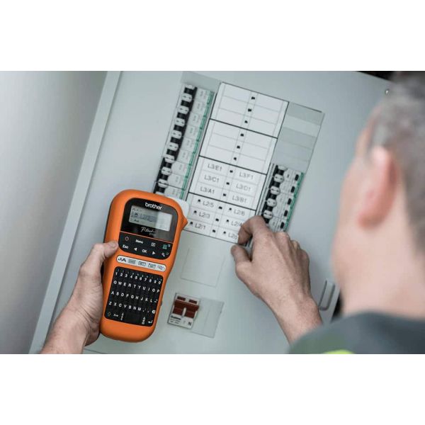 Brother PTE110VPYP1 labelprinter 180 x 180 DPI 20 mm/sec TZe QWERTY (PTE110VP) Brother PTE110VPYP1 labelprinter 180 x 180 DPI 20 mm/sec TZe QWERTY (PTE110VP)