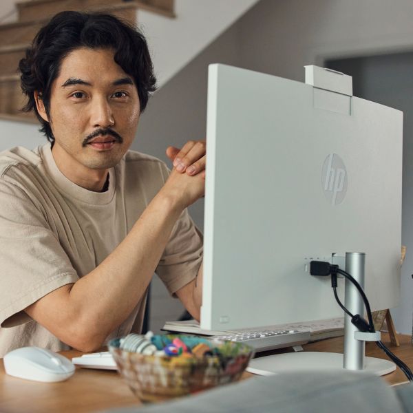 HP 24-cr1055nd Intel Core Ultra 5 125U 60,5 cm (23.8") 1920 x 1080 Pixels Alles-in-één-pc 16 GB DDR5-SDRAM 512 GB SSD Windows 11 Home Wi-Fi 6 (802.11ax) AI PC Wit (AM3L2EA#ABH)