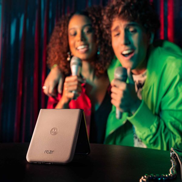 Motorola razr 50 17,5 cm (6.9") Dual SIM Android 14 5G USB Type-C 8 GB 256 GB 4200 mAh Zand (PB200010SE)