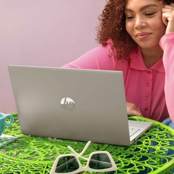 HP Pavilion 14-ec1350nd AMD Ryzen™ 5 5625U Laptop 35,6 cm (14") Full HD 8 GB DDR4-SDRAM 512 GB SSD Wi-Fi 5 (802.11ac) Windows 11 Home Zilver (692Z7EA#ABH)