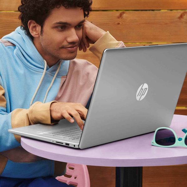 HP 17-cn0340nd Intel® Core™ i3 i3-1125G4 Laptop 43,9 cm (17.3") Full HD 8 GB DDR4-SDRAM 256 GB SSD Wi-Fi 5 (802.11ac) Windows 11 Home Zilver (6L986EA#ABH)