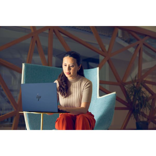 HP EliteBook Ultra EBUltraG1iAI U7 258V 14 32GB/1T PC NL Copilot+ PC Intel Core Ultra 7 Laptop 35,6 cm (14") Touchscreen 2.8K LPDDR5x-SDRAM 1 TB SSD Wi-Fi 7 (802.11be) Windows 11 Pro Blauw (B68SVEA#ABH)