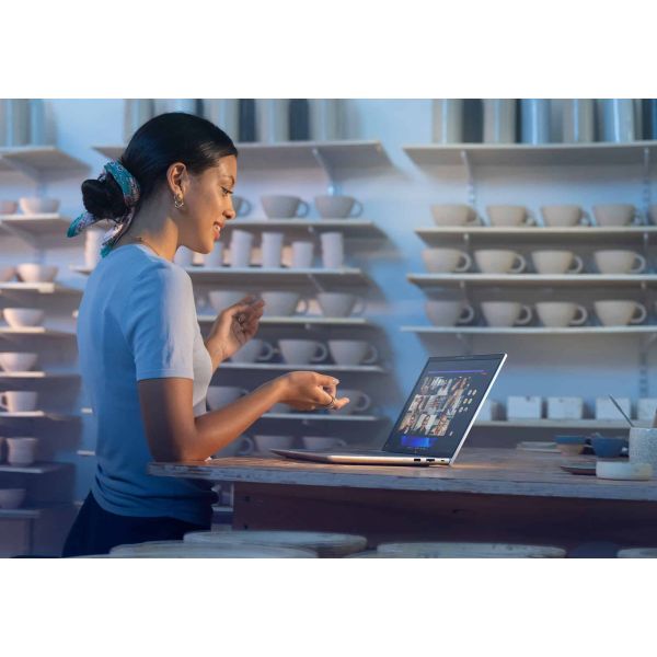 HP ProBook 4 G1a AI Wolf Pro Security Edition AMD Ryzen™ 5 230 Laptop 40,6 cm (16") WUXGA 24 GB DDR5-SDRAM 512 GB SSD Wi-Fi 6E (802.11ax) Windows 11 Pro AI PC Zilver (D42TTET#ABH)